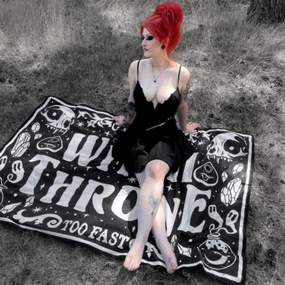 Too Fast ✦ Witch Throne Towel ✦ Gothic Chair Shape Occult Microfiber 72" Rare - Picture 3 of 5